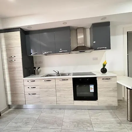 Lejlighed Elegant 2 Bedroom Penthouse In St Julians Stj411