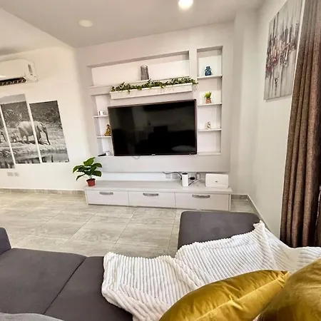 Apartment Elegant 2 Bedroom Penthouse In St Julians Stj411 *